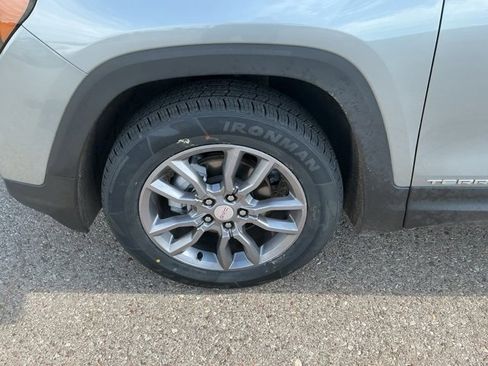 Used 2024 GMC Terrain SLT image 9