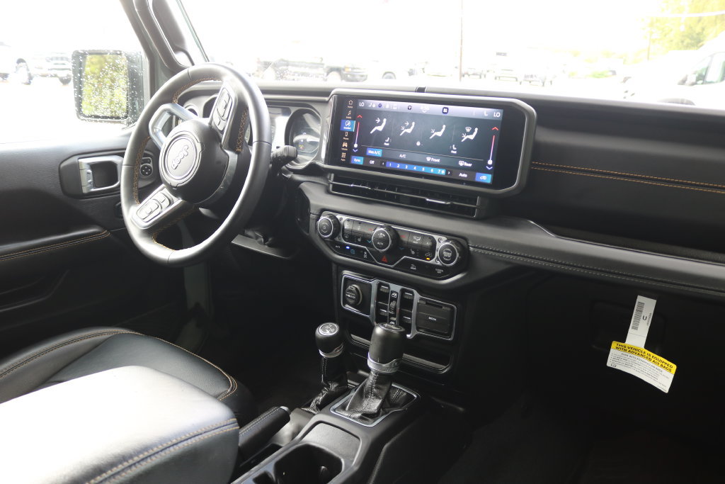 Used 2024 Jeep Wrangler Unlimited Sahara AWD/4WD image 19