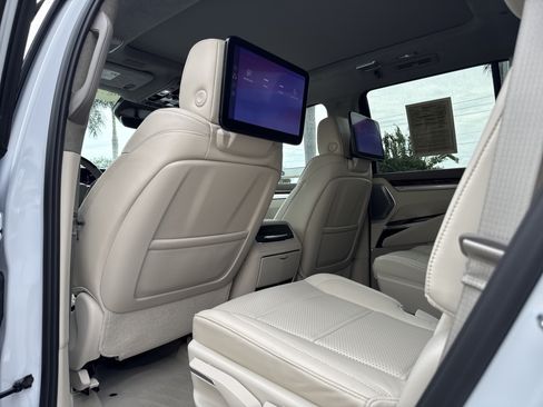 Certified 2026 Cadillac Escalade Platinum Sport w/ LPO, ONYX Package AWD/4WD image 18