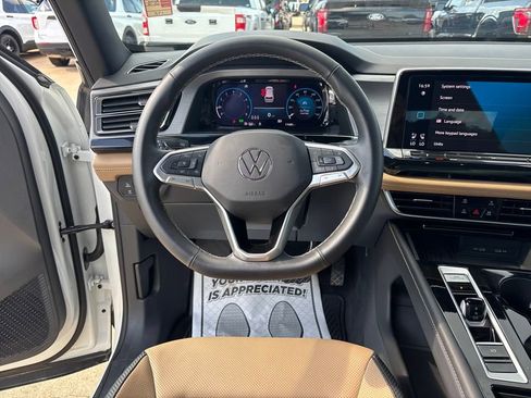 Used 2025 Volkswagen Atlas Cross Sport SE w/ Panoramic Sunroof Package image 14