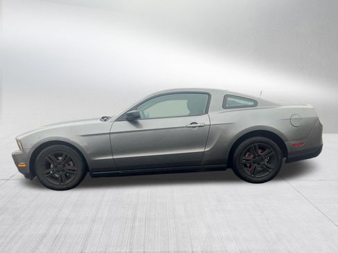 Used 2010 Ford Mustang Coupe image 4