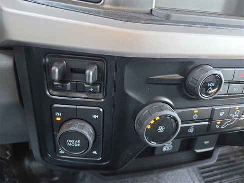 New 2025 Ford F250 XLT w/ FX4 Off-Road Package image 17