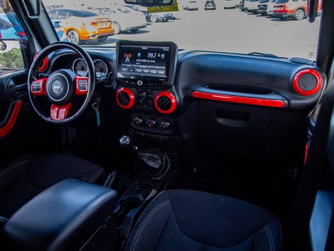 Used 2015 Jeep Wrangler Unlimited Rubicon w/ Connectivity Group AWD/4WD image 25