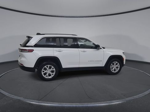 Certified 2023 Jeep Grand Cherokee Limited w/ Luxury Tech Group II AWD/4WD image 19