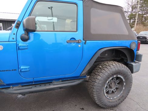 Used 2016 Jeep Wrangler Rubicon w/ Power Convenience Group image 14