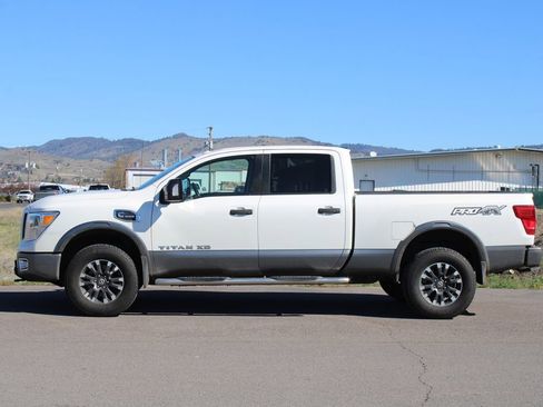 Used 2018 Nissan Titan PRO-4X AWD/4WD image 3