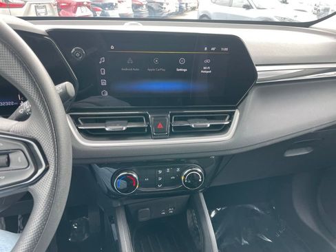 Used 2025 Chevrolet TrailBlazer LT AWD/4WD image 10
