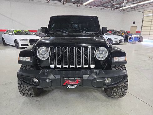 Used 2020 Jeep Gladiator Overland image 2
