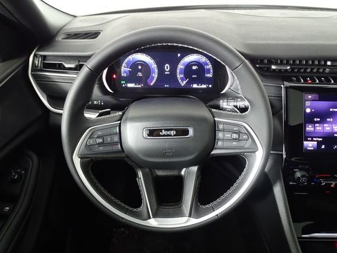 New 2025 Jeep Grand Cherokee L Laredo image 25