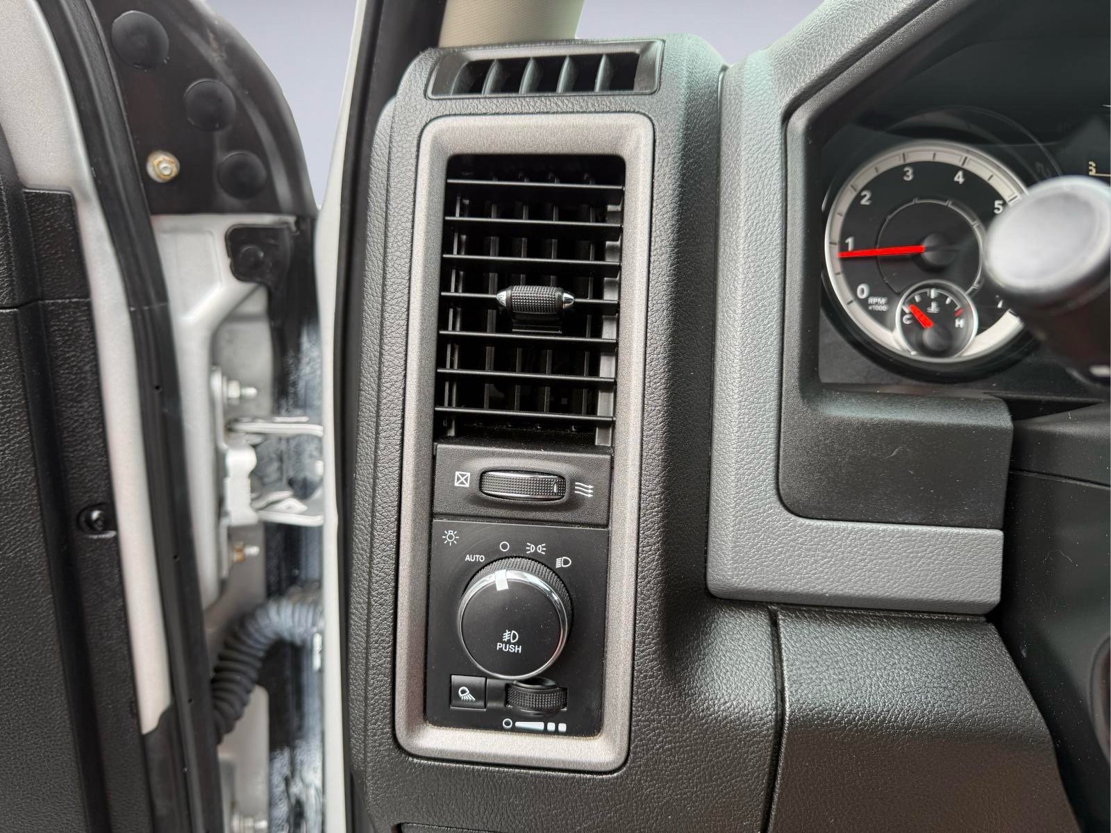Used 2019 RAM 1500 Express AWD/4WD image 26