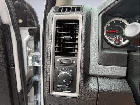 Used 2019 RAM 1500 Express AWD/4WD image 26