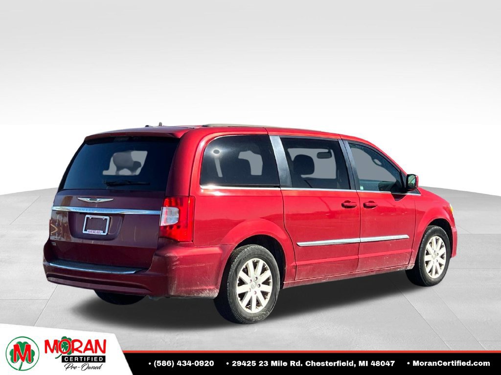 Used 2015 Chrysler Town & Country Touring FWD image 5