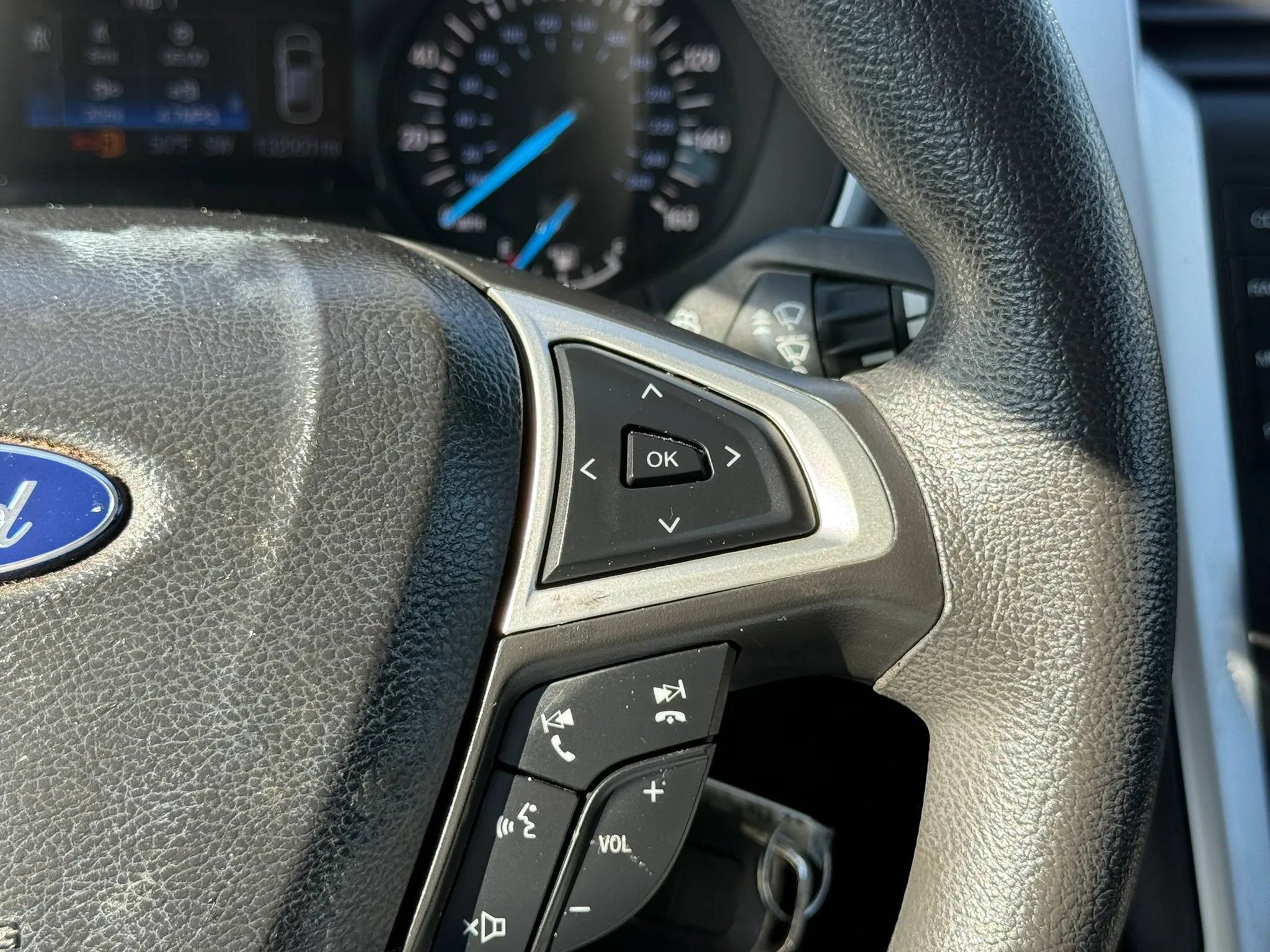 Used 2016 Ford Fusion SE FWD image 18
