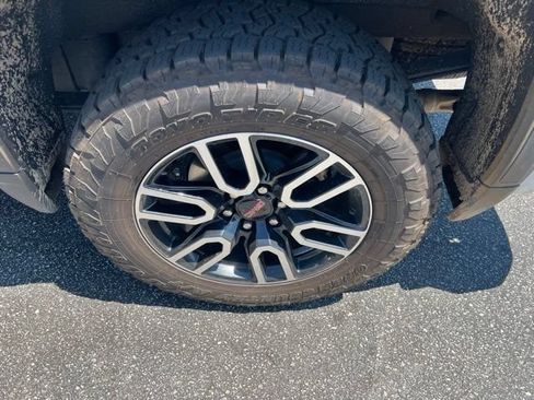 Certified 2023 GMC Sierra 1500 AT4 w/ AT4 Preferred Package AWD/4WD image 17