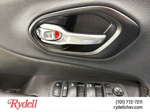 Used 2023 Jeep Cherokee Altitude Lux AWD/4WD image 11