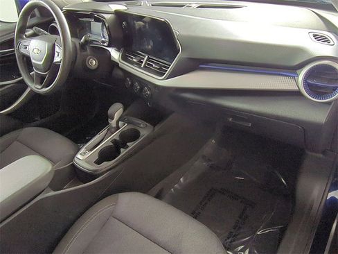 Used 2024 Chevrolet Trax LS w/ LS Convenience Package image 26