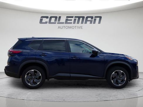 Used 2024 Nissan Rogue SV FWD image 6