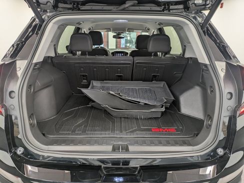 Used 2023 GMC Terrain SLE w/ Driver Convenience Package image 24