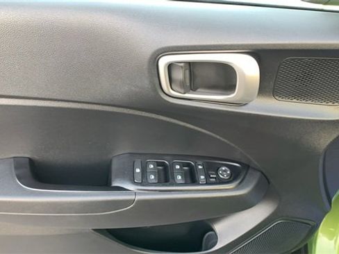 Used 2023 Hyundai Venue SEL image 10