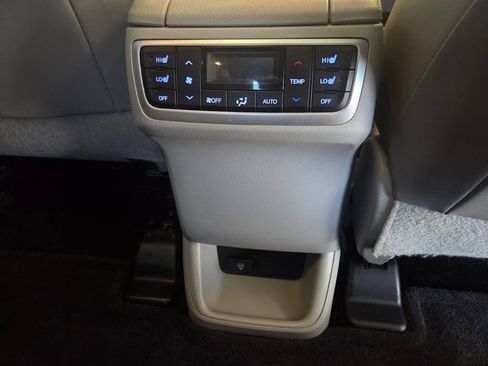 Used 2015 Toyota Highlander Limited Platinum AWD/4WD image 28