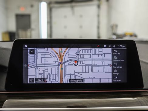 Used 2020 BMW M550i xDrive w/ Executive Package image 16