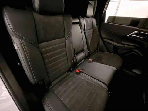 Used 2023 Mitsubishi Outlander SE image 26