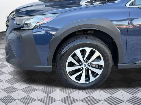Used 2025 Subaru Outback Premium AWD/4WD image 12