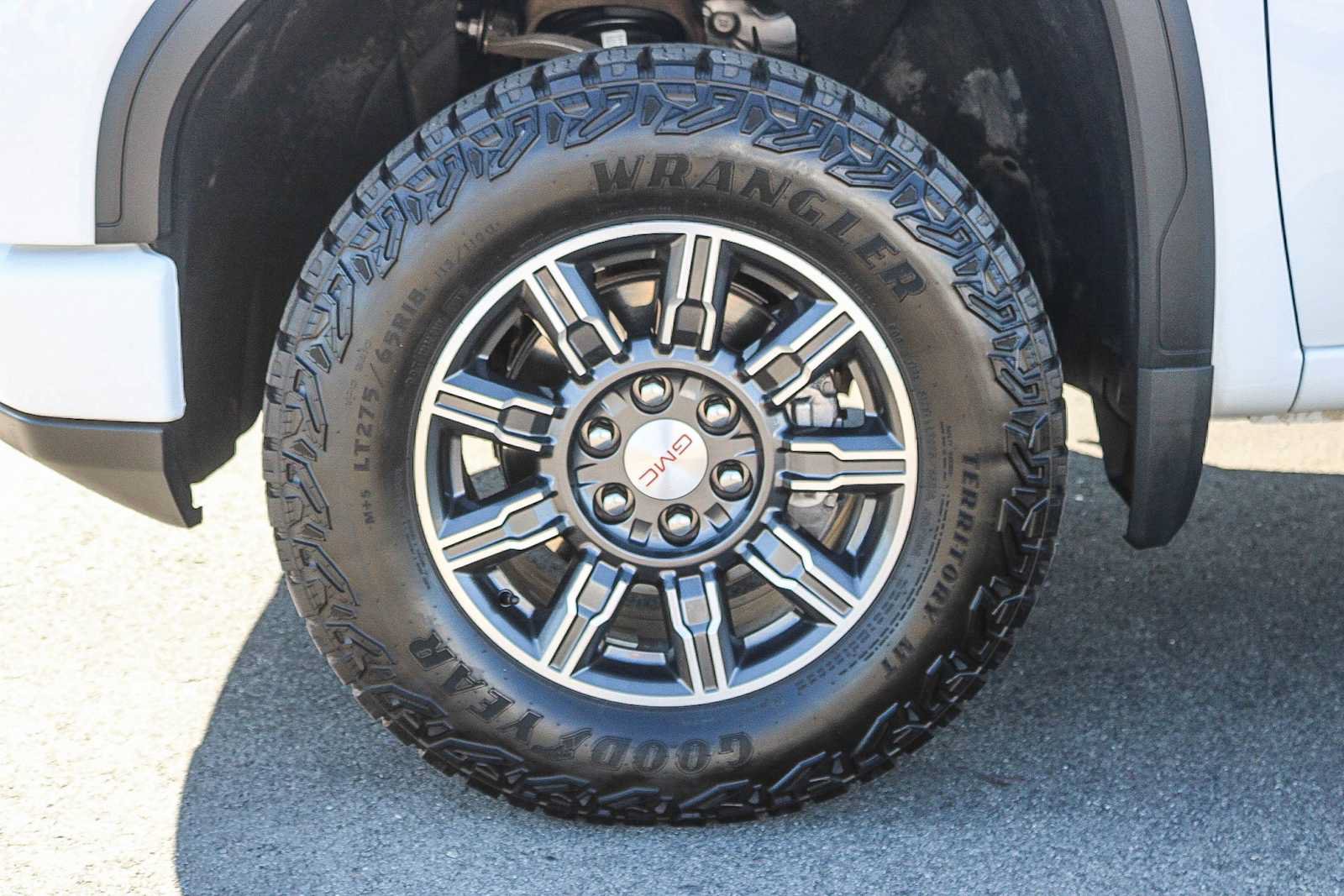 Used 2025 GMC Sierra 1500 AT4 AWD/4WD image 9