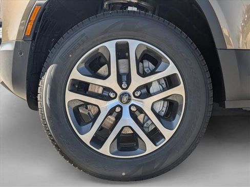 Used 2025 Land Rover Defender 110 S image 10