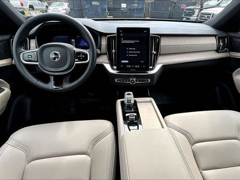 Used 2025 Volvo XC90 B6 Plus image 16