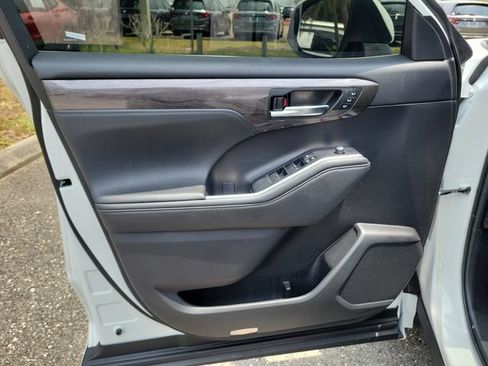 Used 2022 Toyota Highlander Platinum AWD/4WD image 24