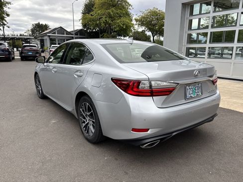 Used 2016 Lexus ES 350 w/ Premium Package w/Wood Trim FWD image 3