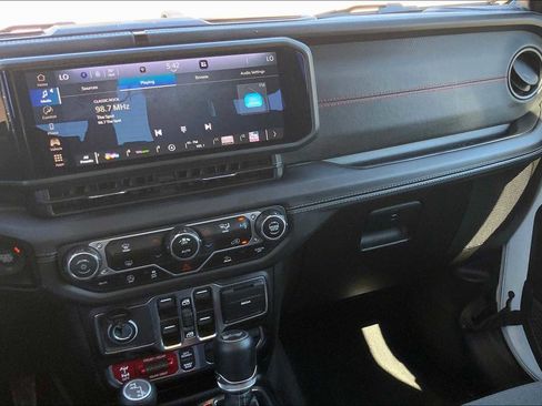 Used 2025 Jeep Wrangler Unlimited Rubicon image 6