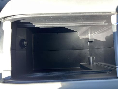 Used 2021 Toyota Highlander LE image 24