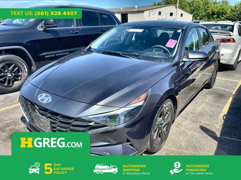 Used 2022 Hyundai Elantra SEL w/ Preferred Accessory Package FWD image 1