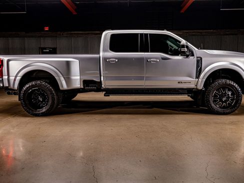 Used 2023 Ford F450 Lariat w/ Camper Package image 10