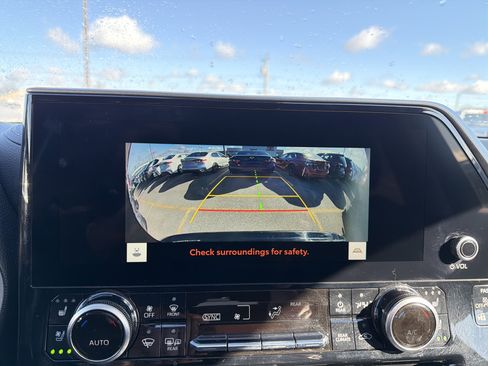 Used 2023 Toyota Highlander Limited image 21