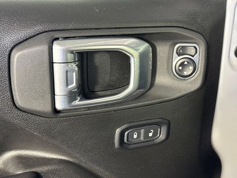 Certified 2025 Jeep Wrangler Unlimited Rubicon AWD/4WD image 36