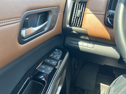 Used 2023 Nissan Pathfinder Platinum image 21