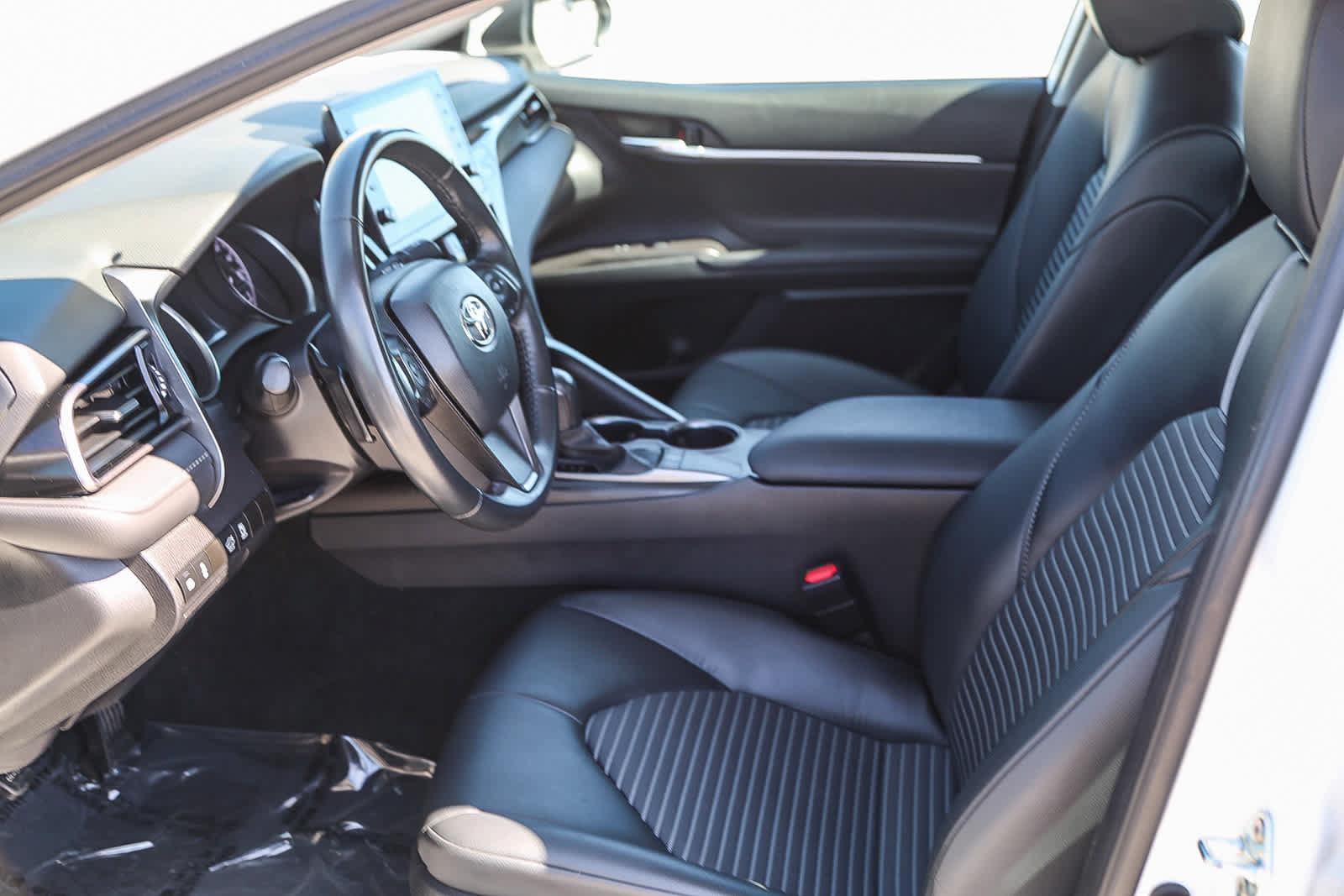 Used 2024 Toyota Camry SE w/ Audio Upgrade Package FWD image 17
