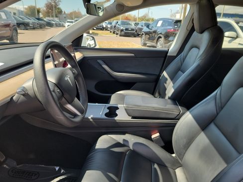 Used 2023 Tesla Model Y Long Range image 18