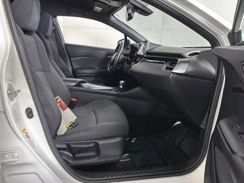 Used 2018 Toyota C-HR XLE image 18