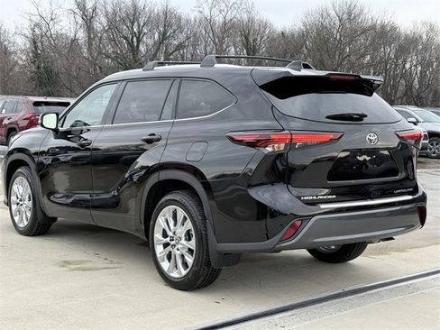 Certified 2025 Toyota Highlander Limited image 3