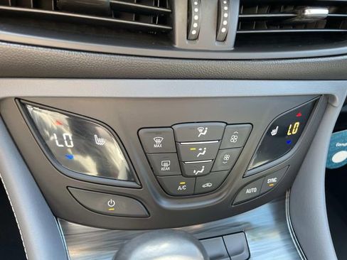 Certified 2020 Buick Envision Essence FWD image 28