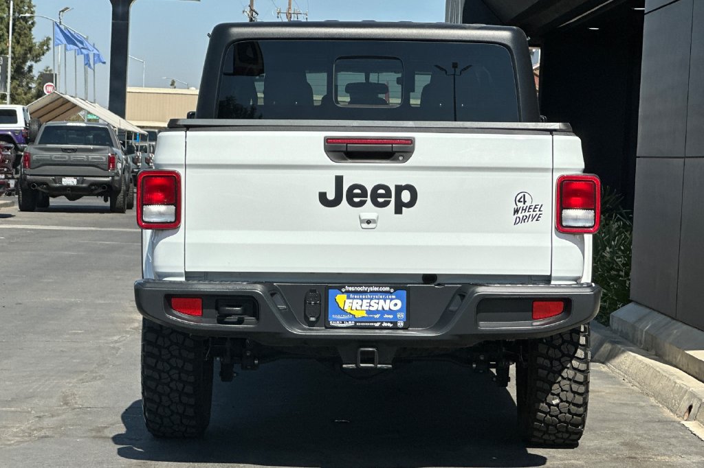 Used 2023 Jeep Gladiator Sport AWD/4WD image 5