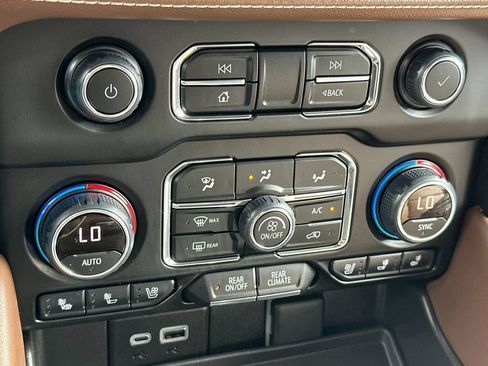 Used 2023 Chevrolet Tahoe High Country AWD/4WD image 21