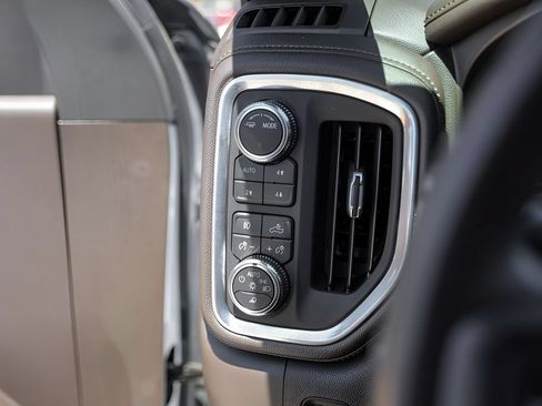 Used 2021 GMC Sierra 1500 Denali w/ Technology Package AWD/4WD image 18