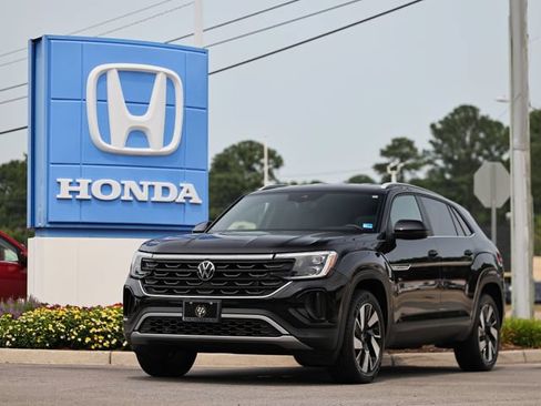 Used 2025 Volkswagen Atlas Cross Sport SE AWD/4WD image 1