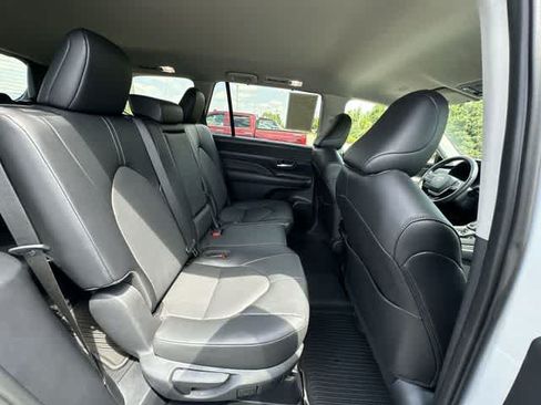 Used 2024 Toyota Grand Highlander AWD image 24