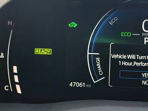 Used 2025 Toyota Camry LE w/ Convenience Package FWD image 11